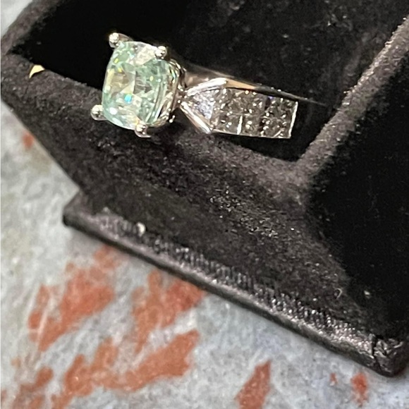 STONE ONLY 

2.80ct ice blue asscher cut MOISSONITE (NOT DIAMOND). - Picture 10 of 16